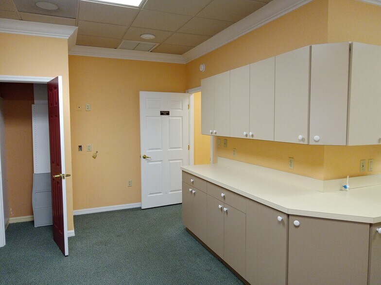 More Photos Of 5-45 Ryant Blvd, Sebring Medical For Sale