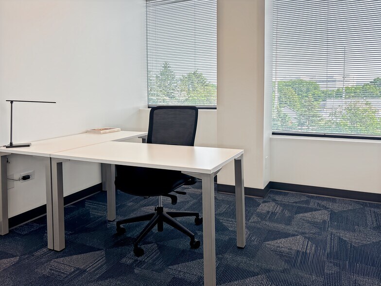 More Photos Of 1560 Wall St, Naperville Coworking Space