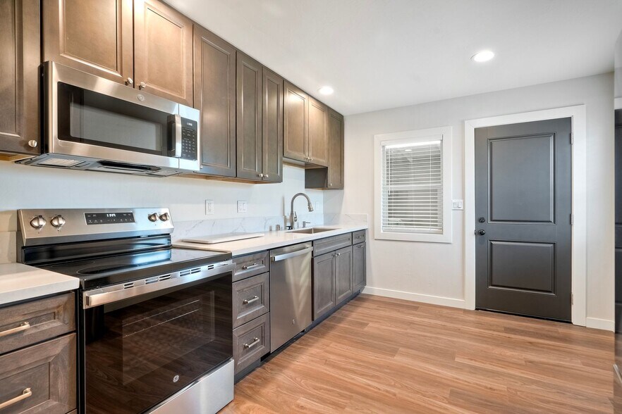 More Photos Of 1045 Main St, Ramona Freestanding For Sale