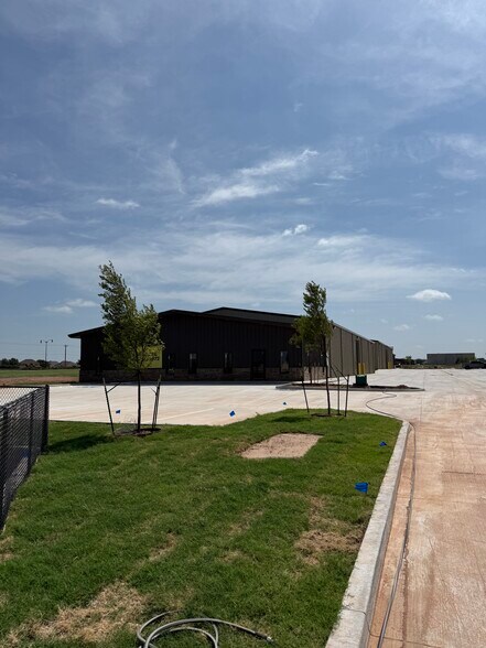 More Photos Of 1500 N Lincoln Blvd, Edmond Unknown For Lease