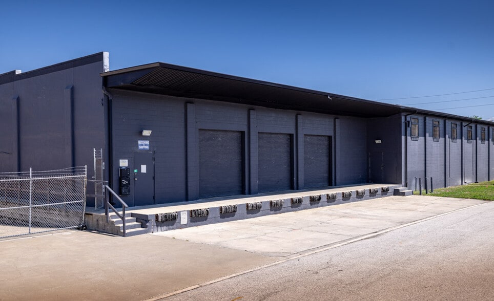 More Photos Of 2233 3rd Ave S, Saint Petersburg Warehouse For Lease