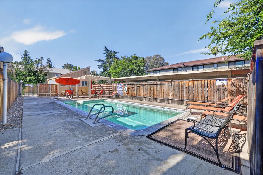 More Photos Of 2330 Hurley Way, Sacramento Apartments For Sale