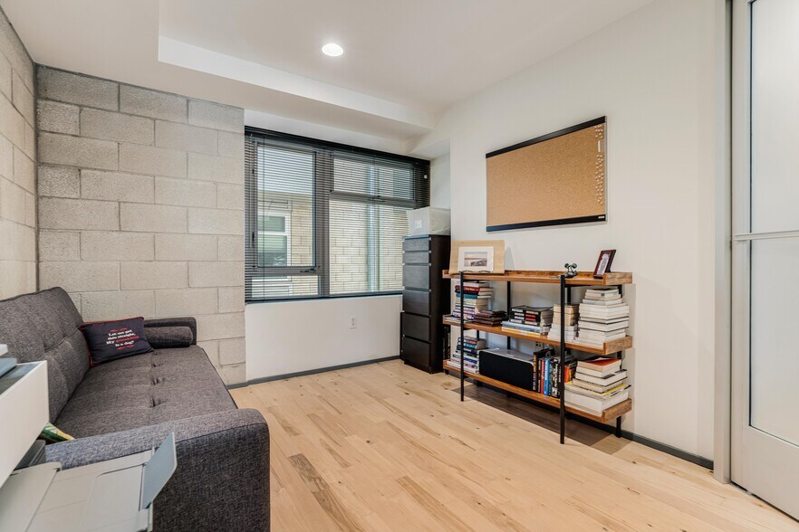 More Photos Of 3450 Cahuenga Blvd W, Los Angeles Office Residential For Lease