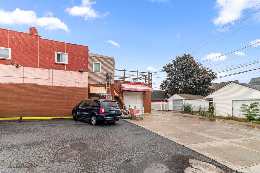 More Photos Of 5920 Chase Rd, Dearborn General Retail For Lease
