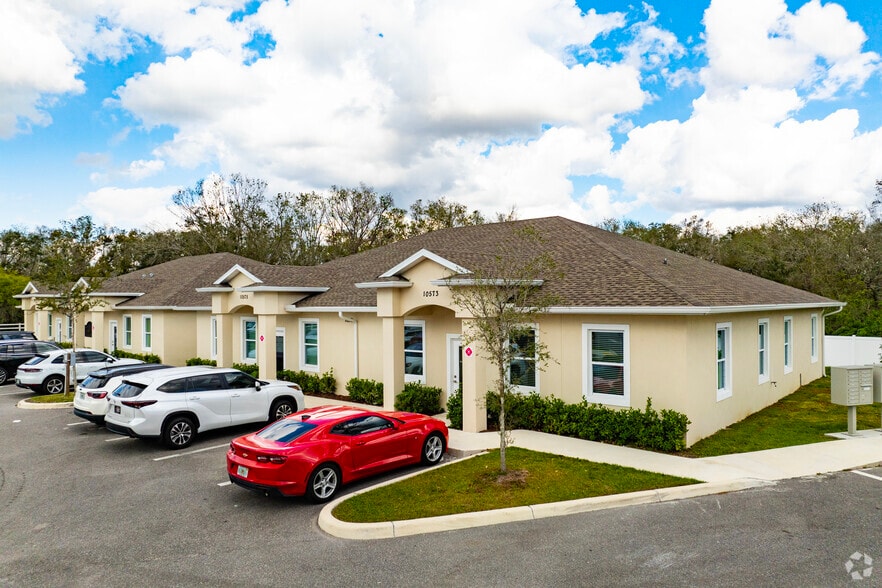Primary Photo Of 10571-10575 Bloomingdale Ridge, Riverview Medical For Sale