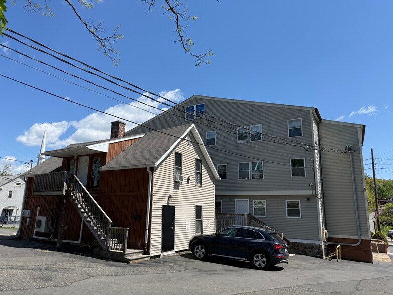 More Photos Of 82 Main St, East Hampton Apartments For Sale