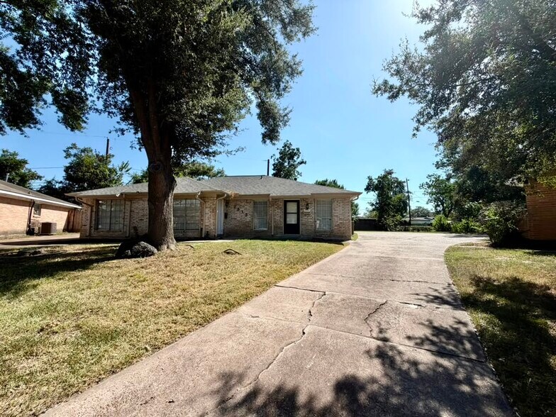 More Photos Of 7315 Housman, Houston Specialty For Sale