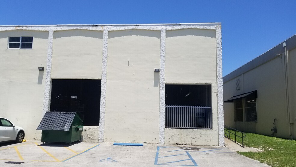 More Photos Of 7889 NW 98th St, Hialeah Gardens Warehouse For Lease