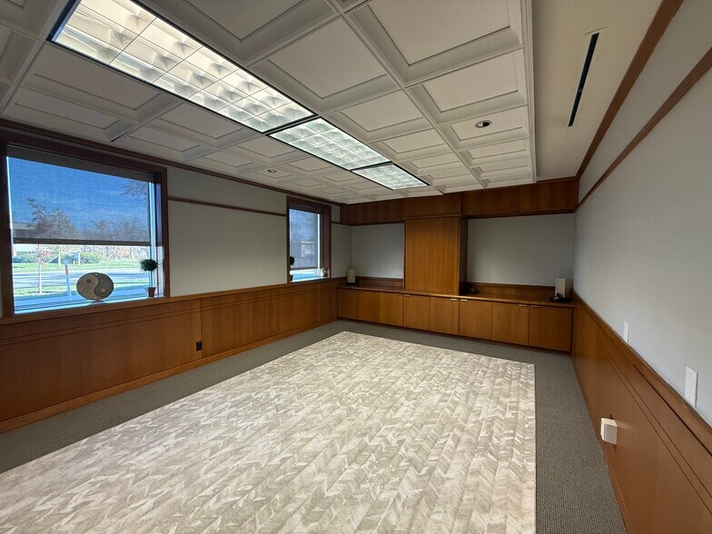 More Photos Of 2720 1st Ave NE, Cedar Rapids Office For Lease