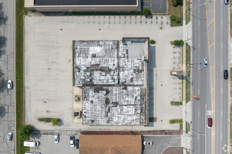 More Photos Of 13343 Cicero Ave, Crestwood Health Club For Lease
