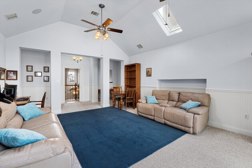 More Photos Of 1092 FM 3000, Elgin Specialty For Sale