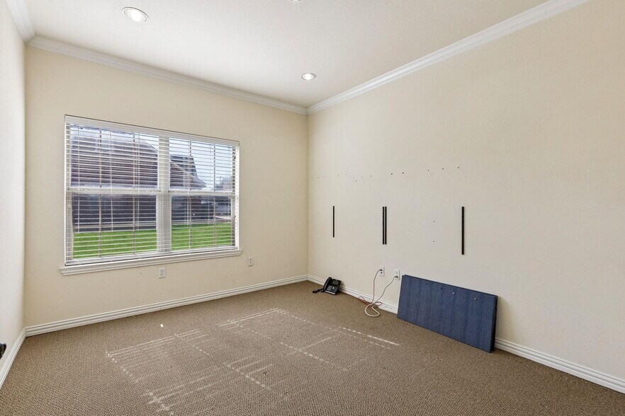 More Photos Of 6636 N Riverside Dr, Fort Worth Office For Lease