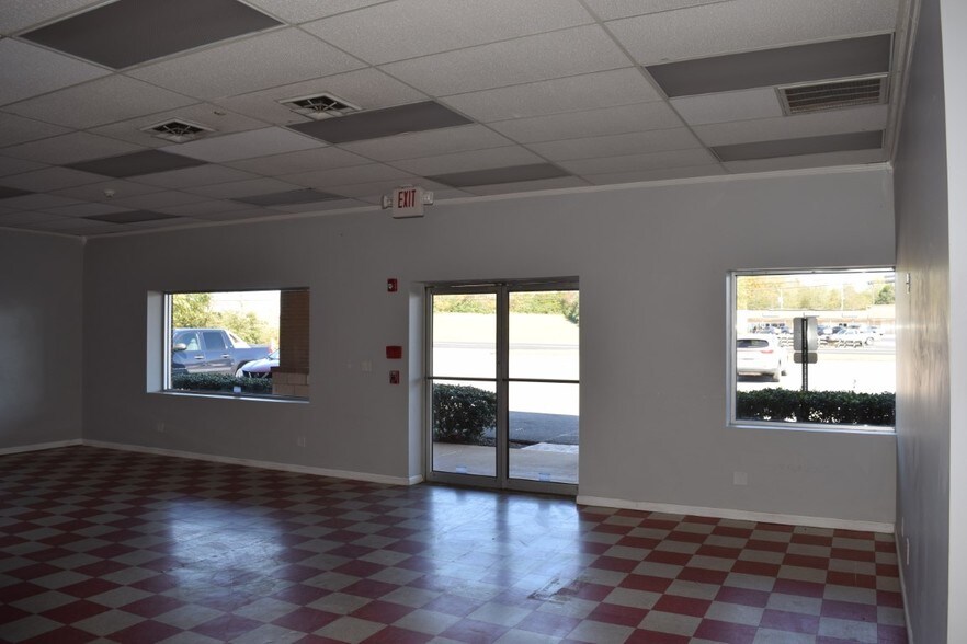More Photos Of 875 Union St, Shelbyville Storefront Retail Office For Sale