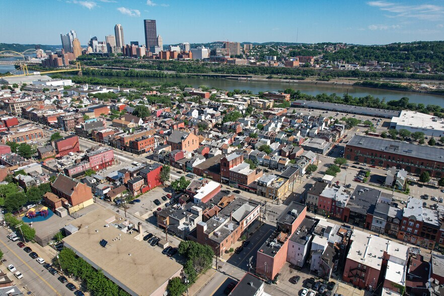 More Photos Of 2000 E Carson St, Pittsburgh Storefront Retail Office For Lease