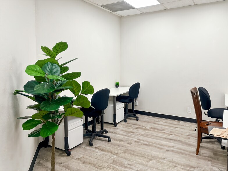 More Photos Of 27125 Sierra Hwy, Santa Clarita Coworking Space