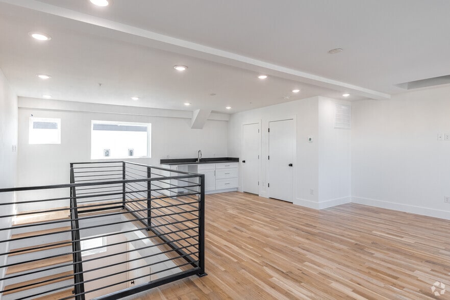 More Photos Of , Dallas Multifamily For Sale