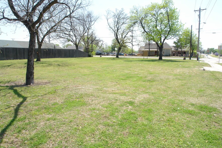 More Photos Of 208 E Church St, Lewisville Land For Sale