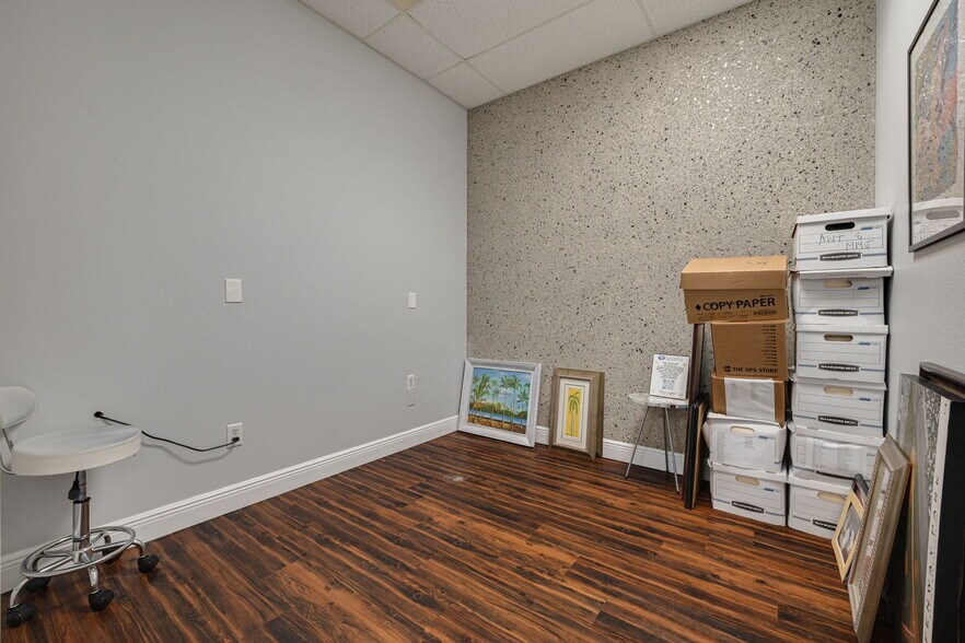 More Photos Of 1033 West Bay Dr, Largo Office For Lease