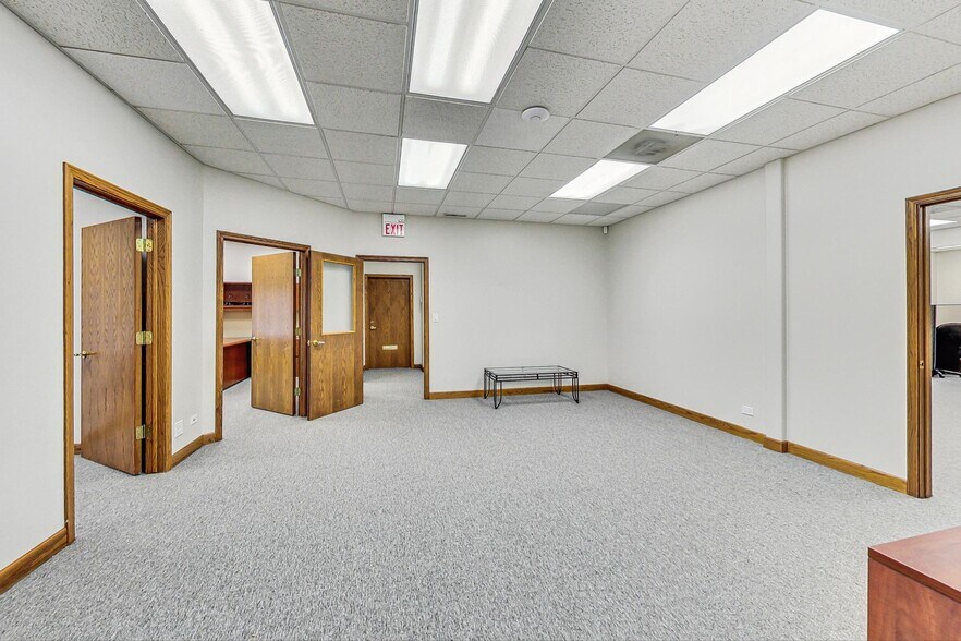 More Photos Of 28085 N Ashley Cir, Libertyville Medical For Lease