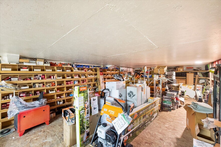 More Photos Of 5 Demick Ln, Salmon Auto Repair For Sale