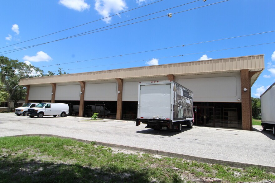 More Photos Of 2499 Porter Lake Dr, Sarasota Warehouse For Lease