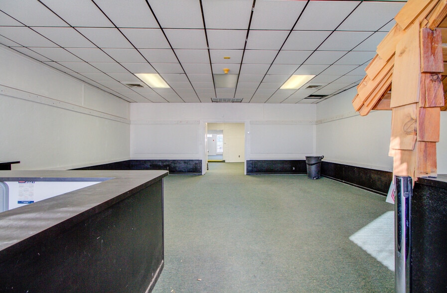 More Photos Of 1308 Wyoming St, Boulder City General Retail For Sale