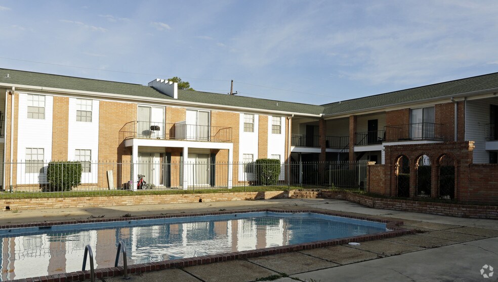 More Photos Of 15909 River Rd, Hahnville Apartments For Sale