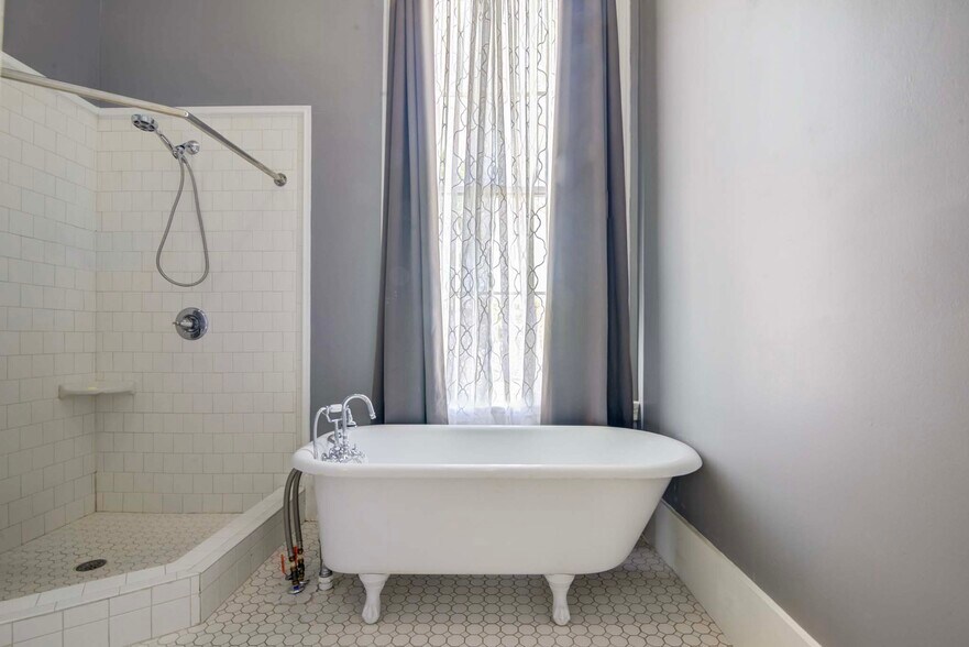 More Photos Of 1502 Market St, Galveston Hospitality For Sale