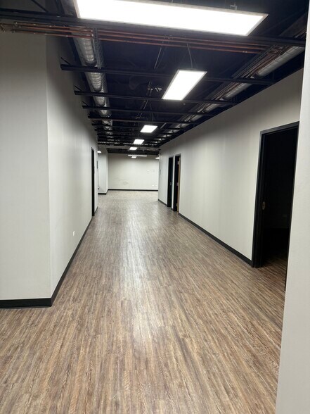 More Photos Of 929 Childs St, Wheaton Warehouse For Lease