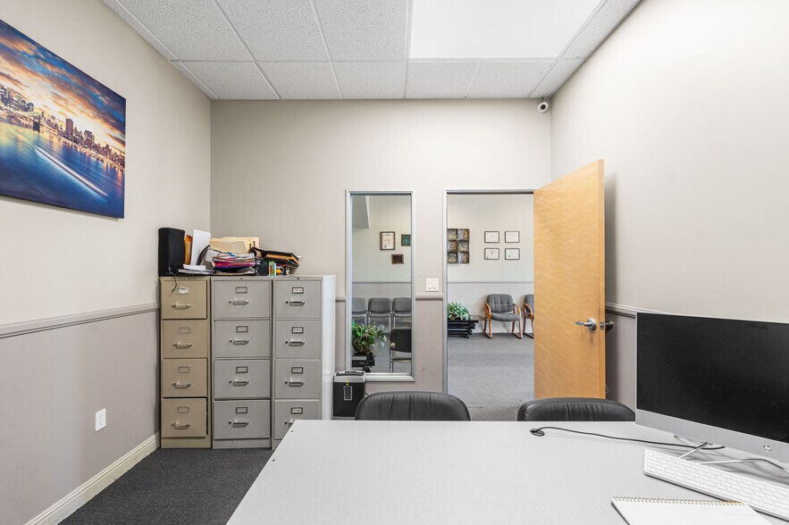 More Photos Of 514 Commerce Ave, Palmdale Medical For Sale