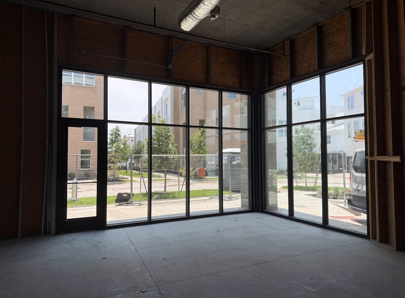 More Photos Of 3900 Berkman Dr, Austin Apartments For Sale