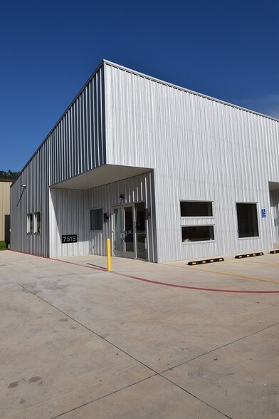 More Photos Of 7515 Oak Bluff Dr, Magnolia Office For Lease