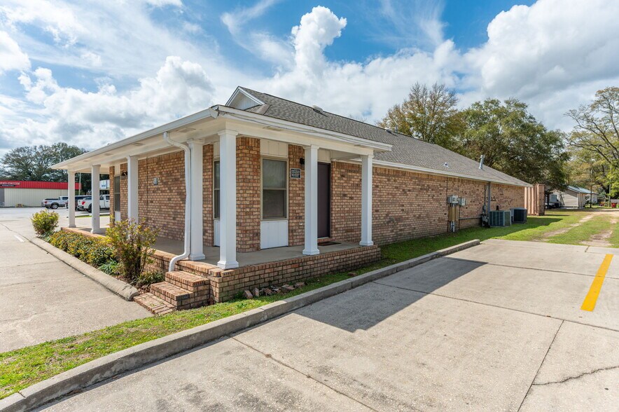 More Photos Of 1078 S Ferdon Blvd, Crestview Medical For Sale