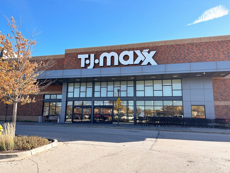 More Photos Of 999 Elmhurst Rd, Mount Prospect Unknown For Lease