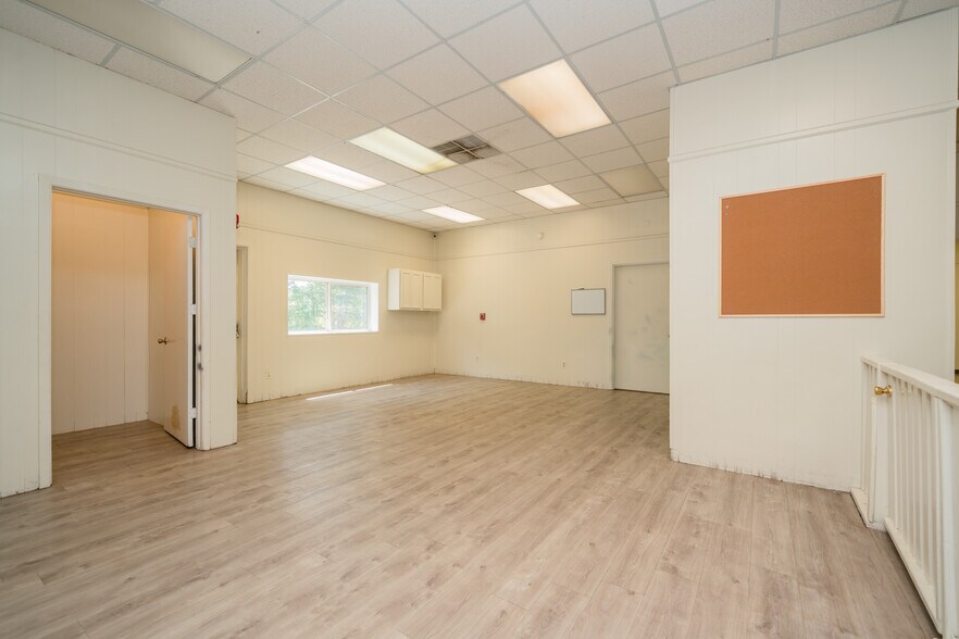 More Photos Of 1809 Alpine Rd, Longview Office For Sale