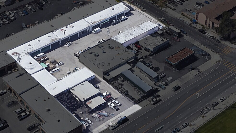 More Photos Of 11019-11023 Glenoaks Blvd, Pacoima Warehouse For Lease