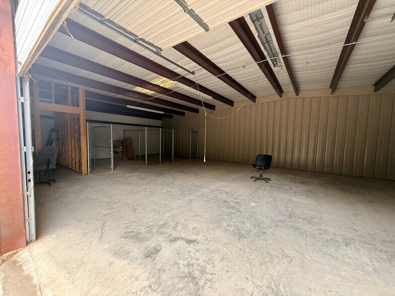 More Photos Of 830 Southpark Cir, Athens Office For Lease