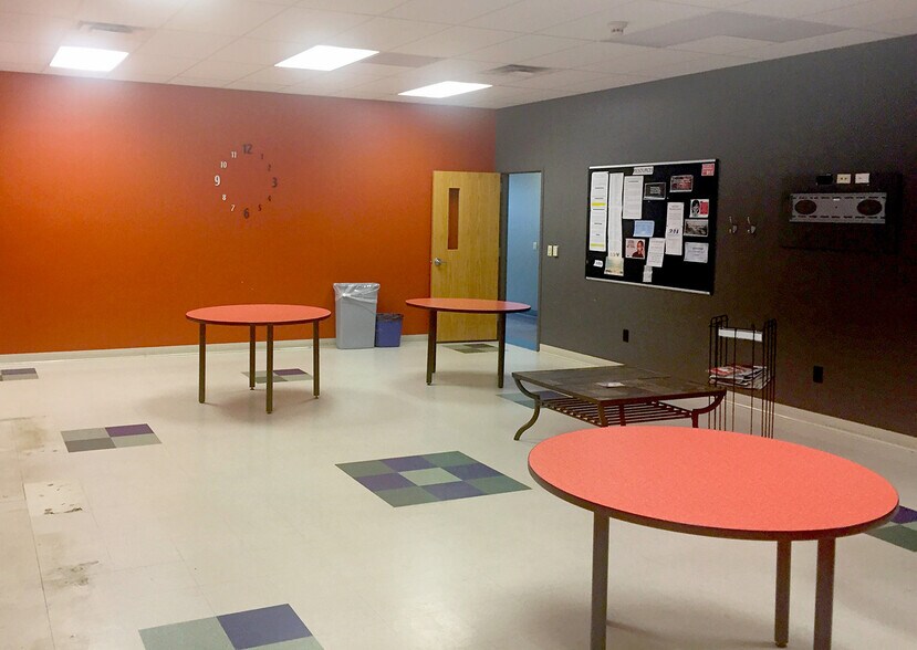 More Photos Of 2702 Agriculture Dr, Madison Office For Lease