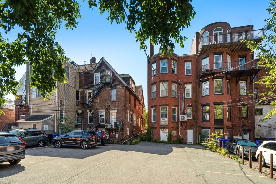 More Photos Of 1680 Beacon St, Brookline Apartments For Lease