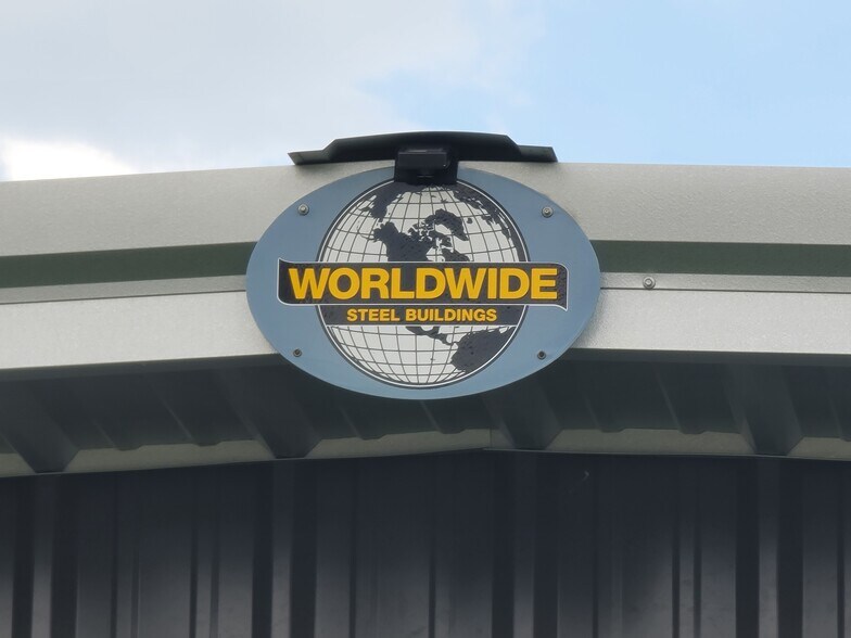 More Photos Of 704 E 4th St, Tonganoxie General Retail For Sale