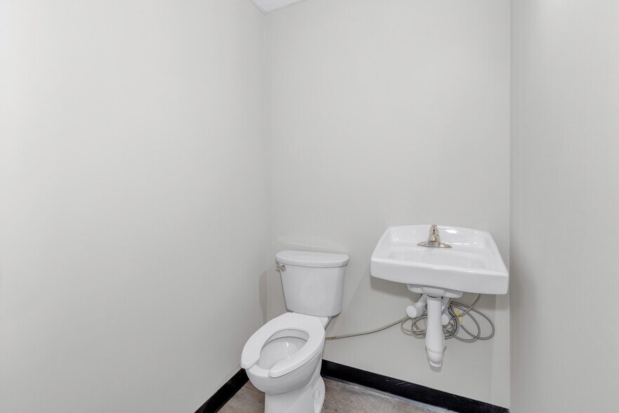 More Photos Of 1219 New Savannah Rd, Augusta Distribution For Sale