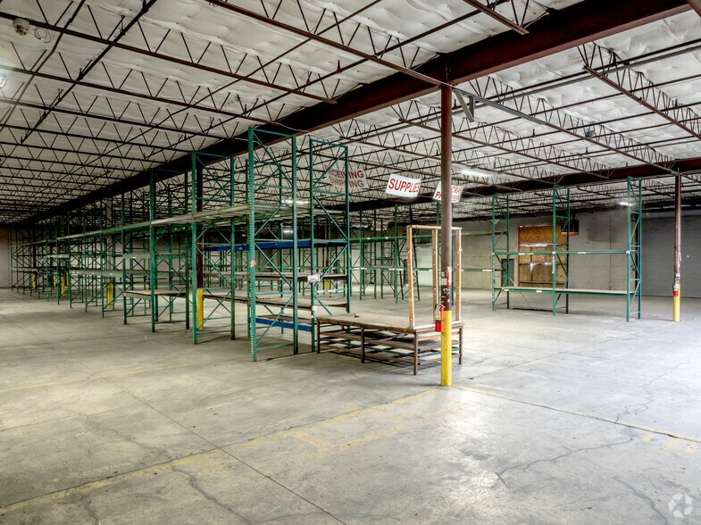 More Photos Of 2747 Oakland Ave, Garland Warehouse For Lease