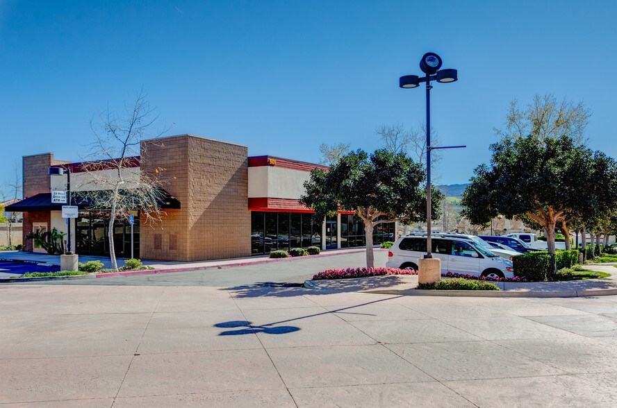 More Photos Of 501-591 Country Club Dr, Simi Valley Unknown For Lease