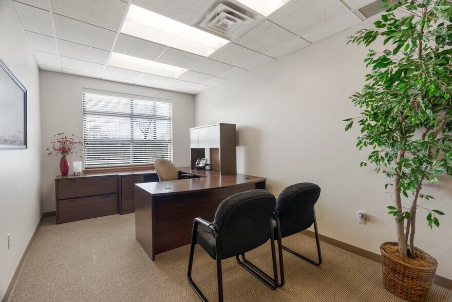 More Photos Of 7447 Riverside Pky, Tulsa Bank For Lease