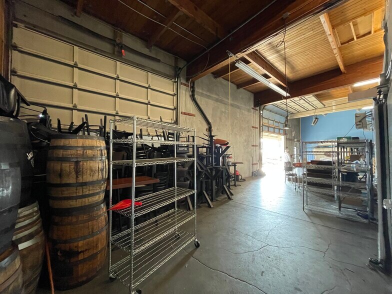 More Photos Of 835 Central Ave N, Kent Light Manufacturing For Lease