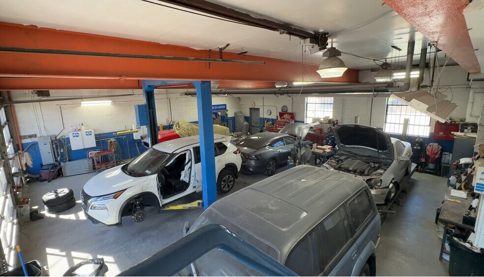 More Photos Of 132-136 S Long Beach Rd, Rockville Centre Auto Repair For Lease