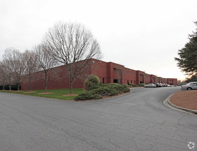 More Photos Of 2151 Northwest Pky, Marietta Warehouse For Lease