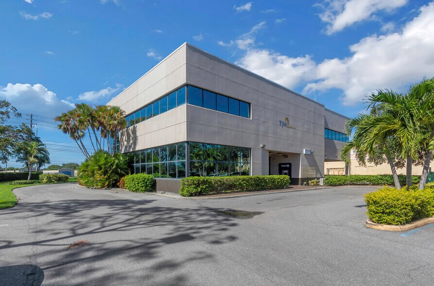More Photos Of 5801 Ulmerton Rd, Clearwater Loft Creative Space For Lease