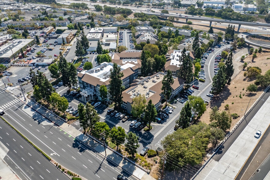 More Photos Of 2900 Bristol St, Costa Mesa Office For Sale