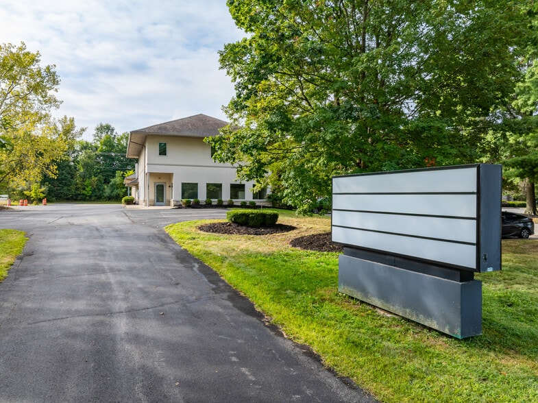 More Photos Of 171 Green Meadows Dr S, Lewis Center Office Residential For Lease